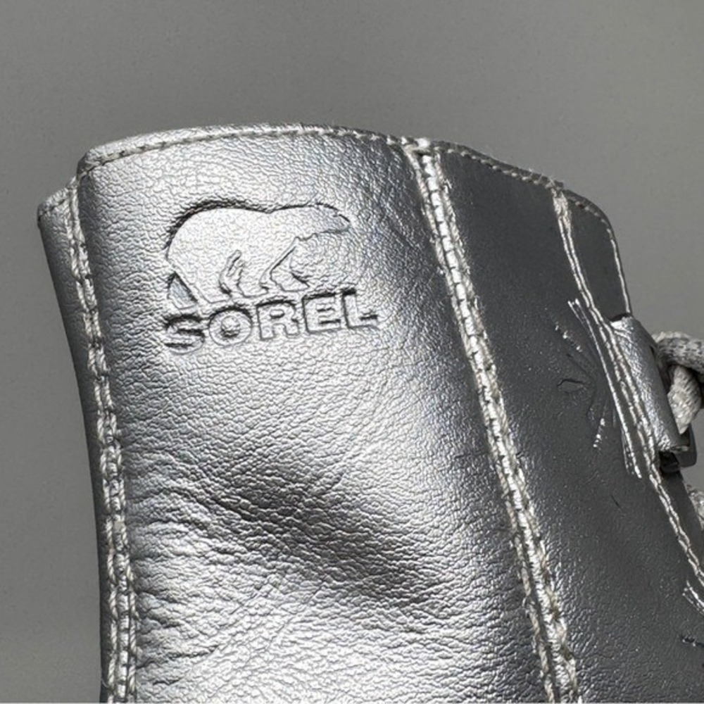 Sorel x Disney Joan of Arctic Wedge Frozen Boots – Silver, Girl's Size 2 - Picture 12 of 14